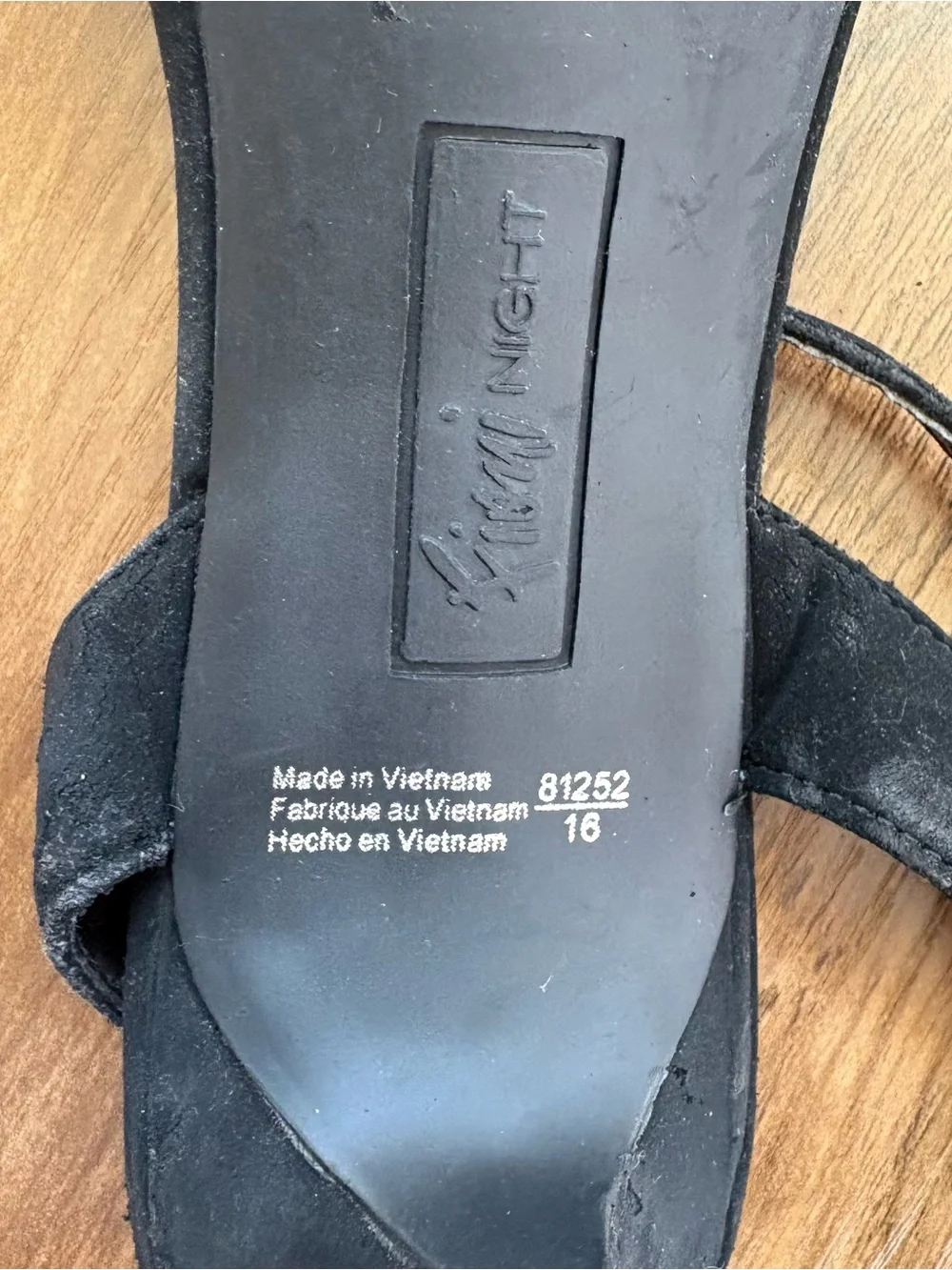FIONI Clothing Black Strappy Heels with silverFlower Accent. Size 11. INV25/569